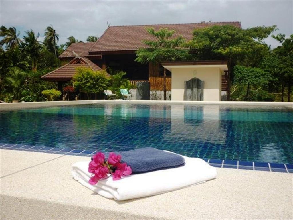 Euro Lanta White Rock Resort Koh Lanta Exterior photo
